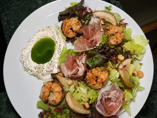 Foto do prato Salada com camarões